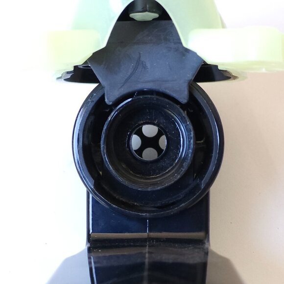 BATH AND BODY WORKS HALLOWEEN GLOW IN THE DARK SKULL WALLFLOWER BNIP - Picture 3 of 8